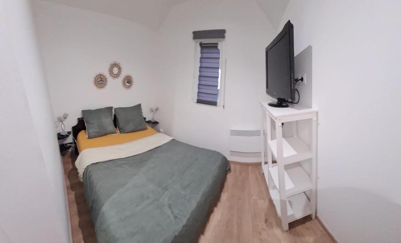 Petite Maison Cosy Dans Un Jardin. 埃尔蒙 外观 照片